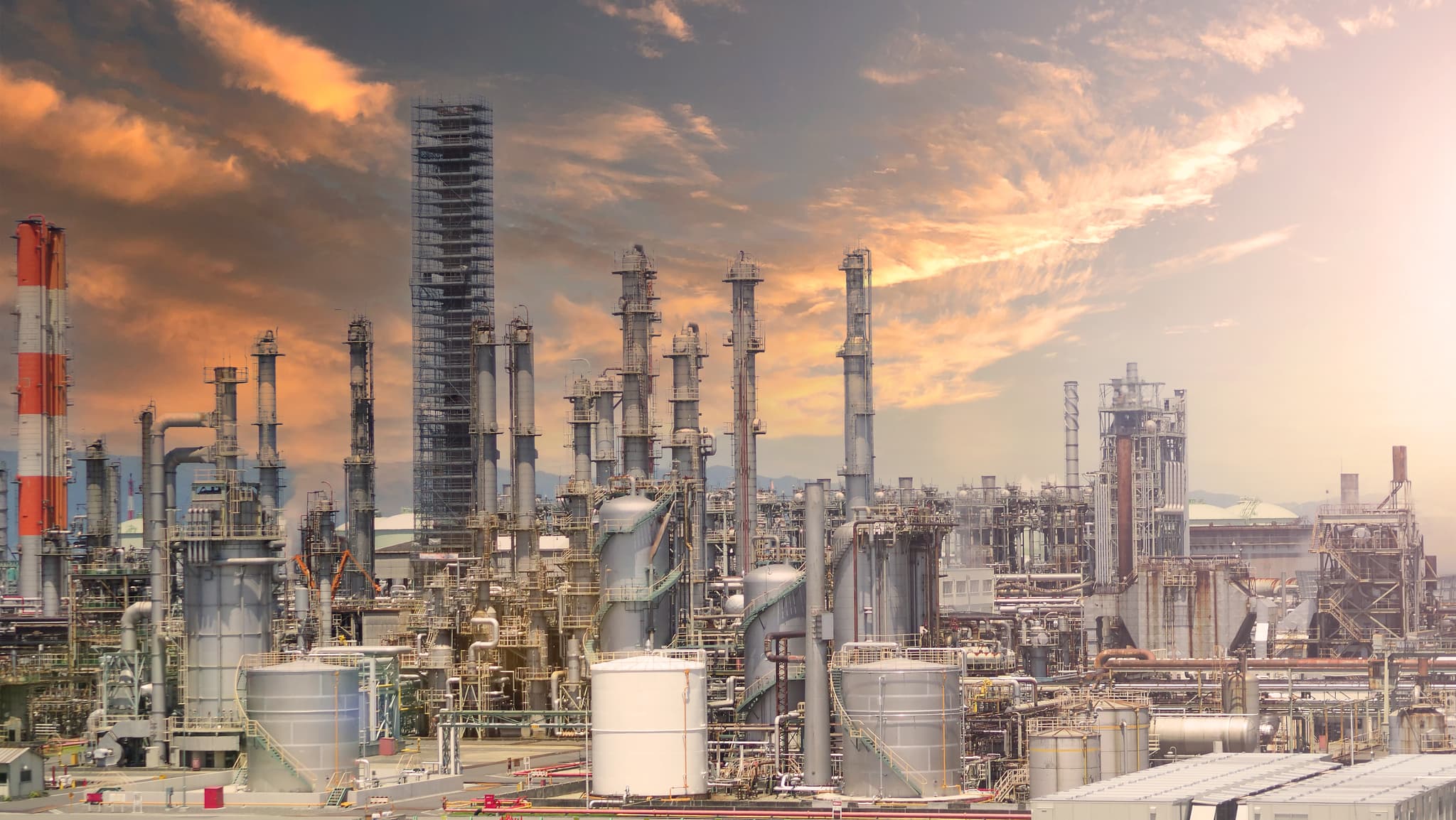 Oil refinery and petrochemical plant